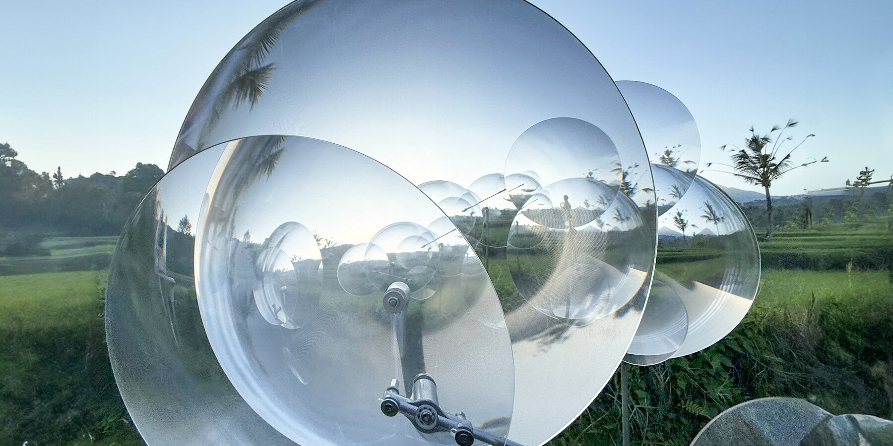 kinetic-constellation-fresnel-eccentric-lenses-vincent-leroy-bali-designboom-1800-3