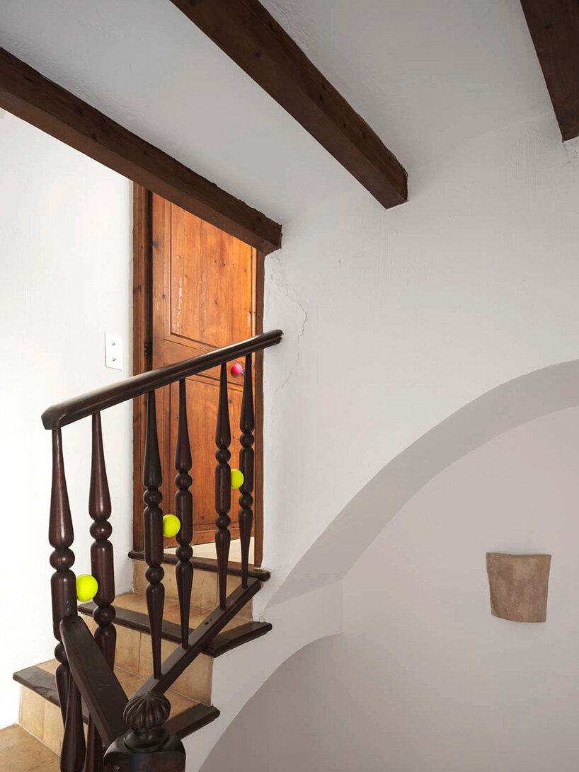 KOSMOS transforms mallorcan townhouse by giving old materials new roles - 7