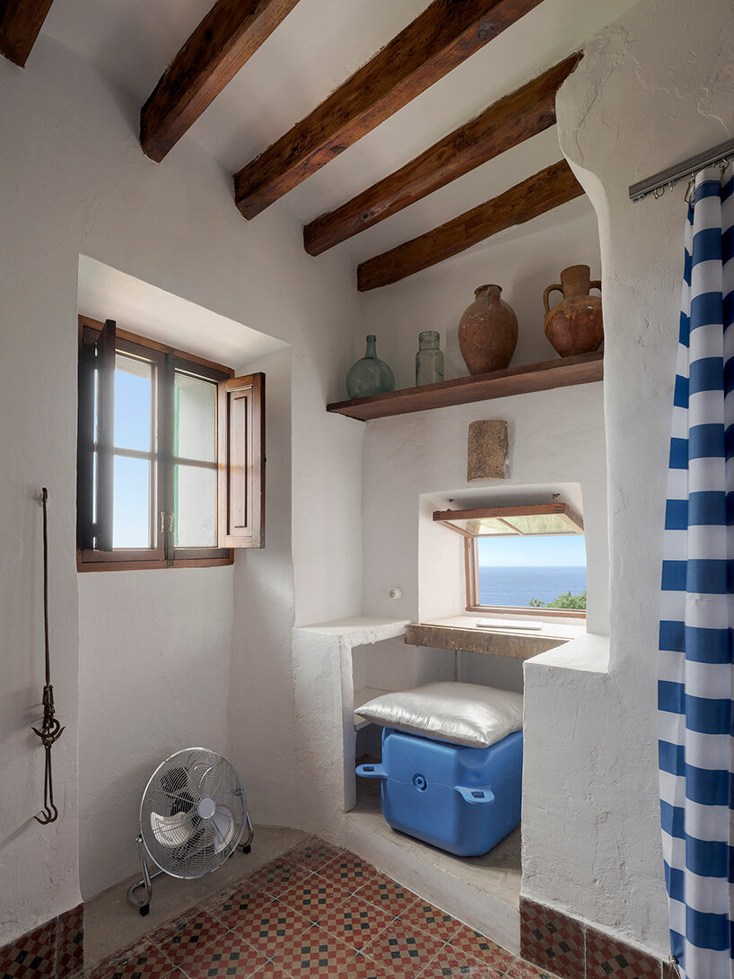 KOSMOS transforms mallorcan townhouse by giving old materials new roles - 12
