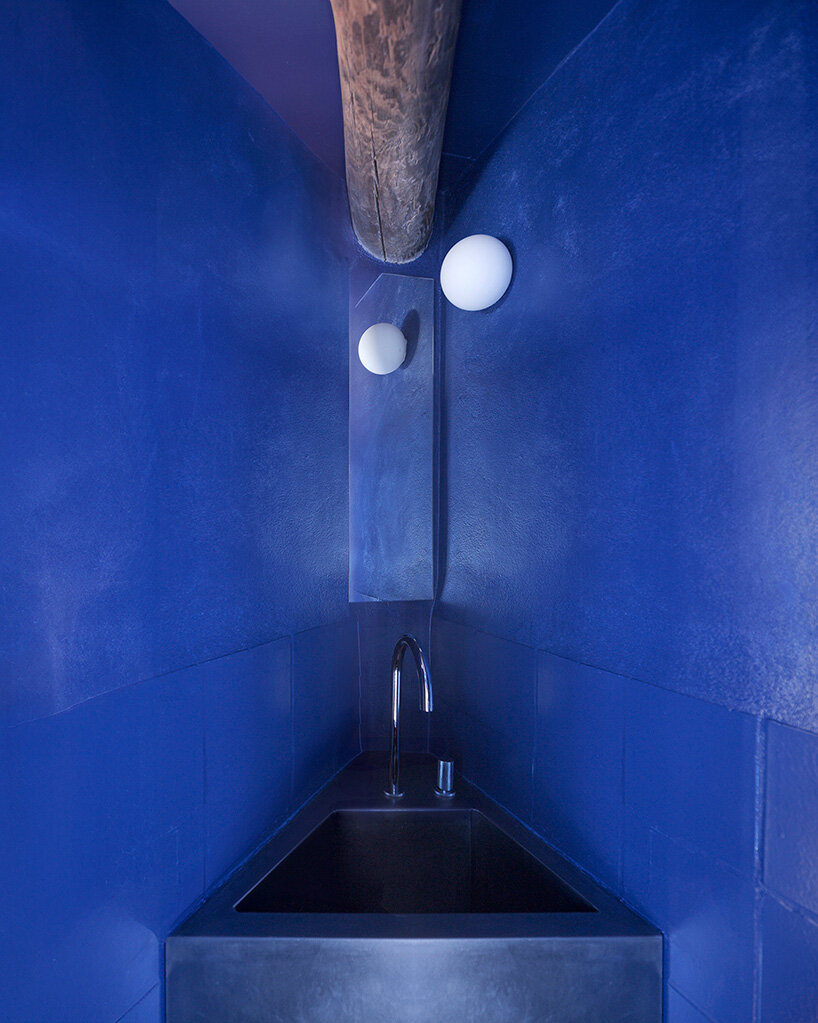 KOSMOS transforms mallorcan townhouse by giving old materials new roles - 20