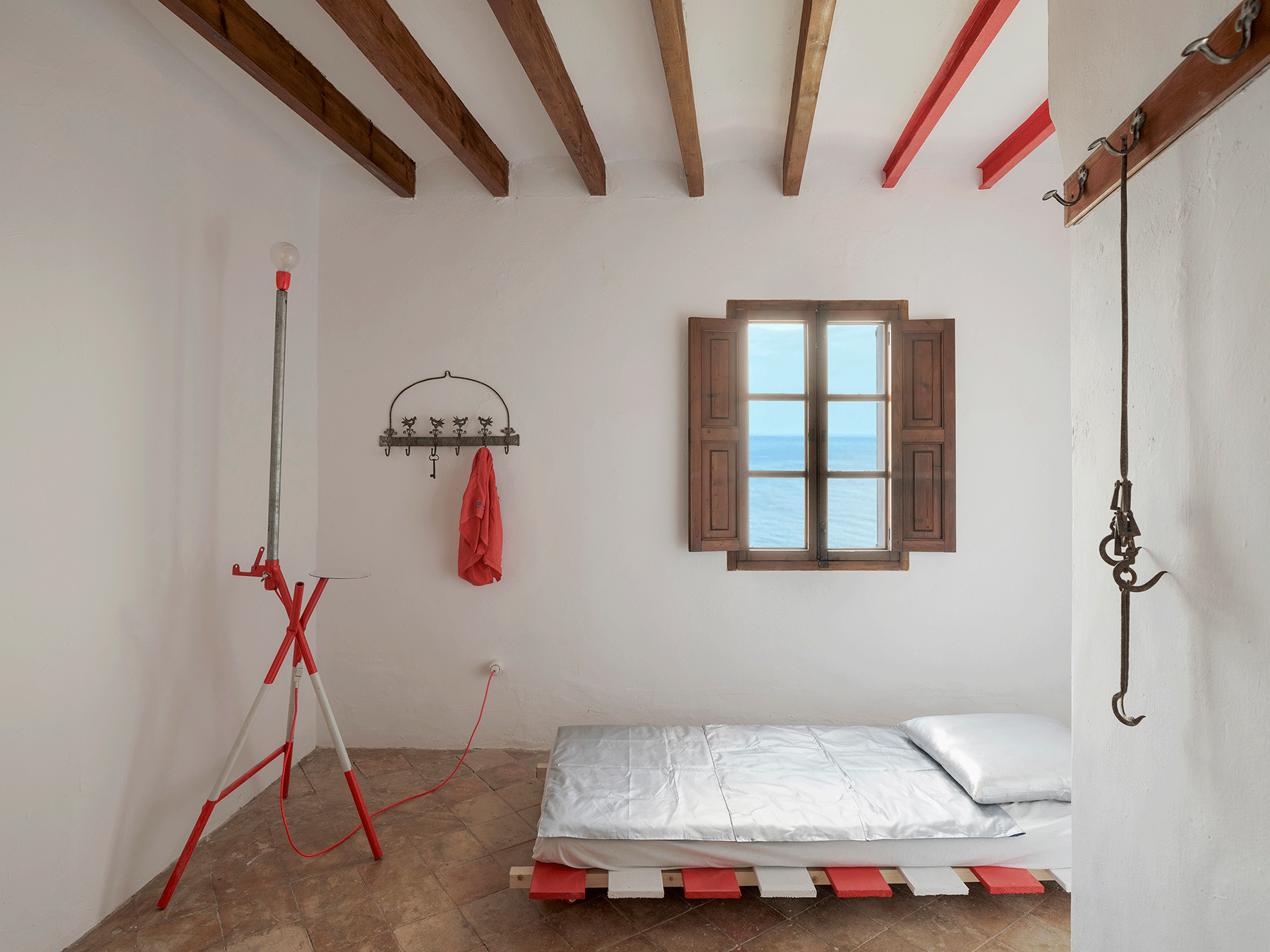 KOSMOS transforms mallorcan townhouse by giving old materials new roles - 10