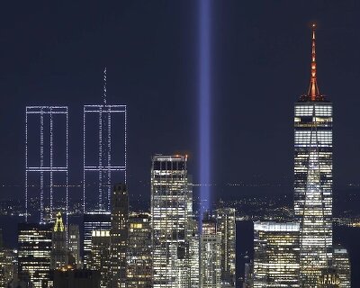 2,977 lights recreate twin towers over new york harbor 25 years after 9/11
