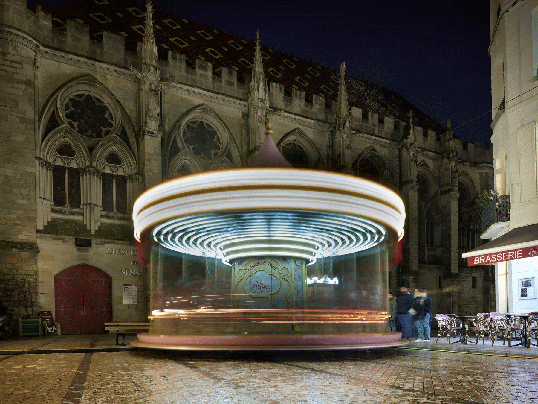 luca-battaglia-ghostly-glow-disappearing-carousels-long-exposure-photography-designboom-large02