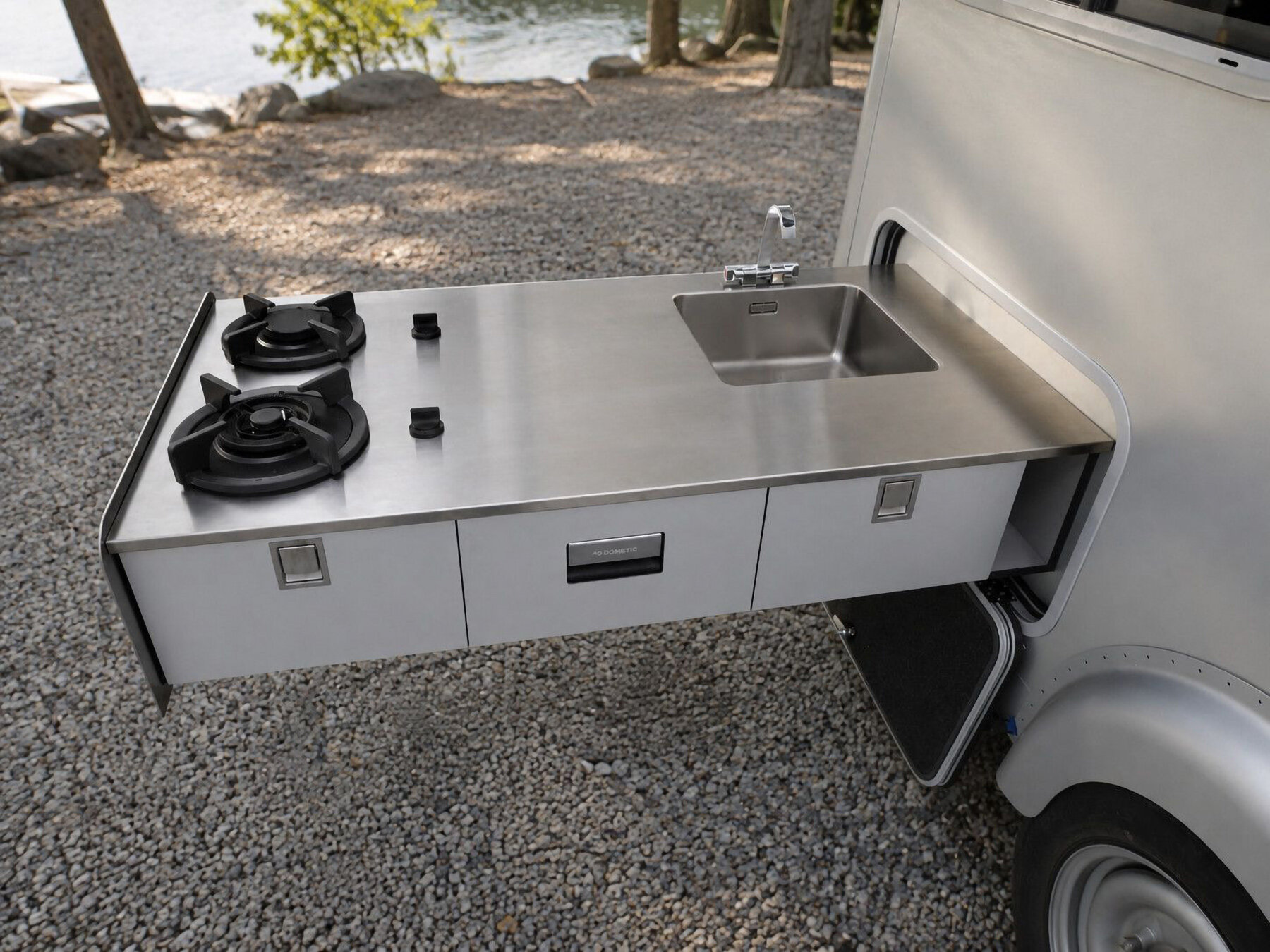 lume-ranger-lightweight-caravan-designboom-09a
