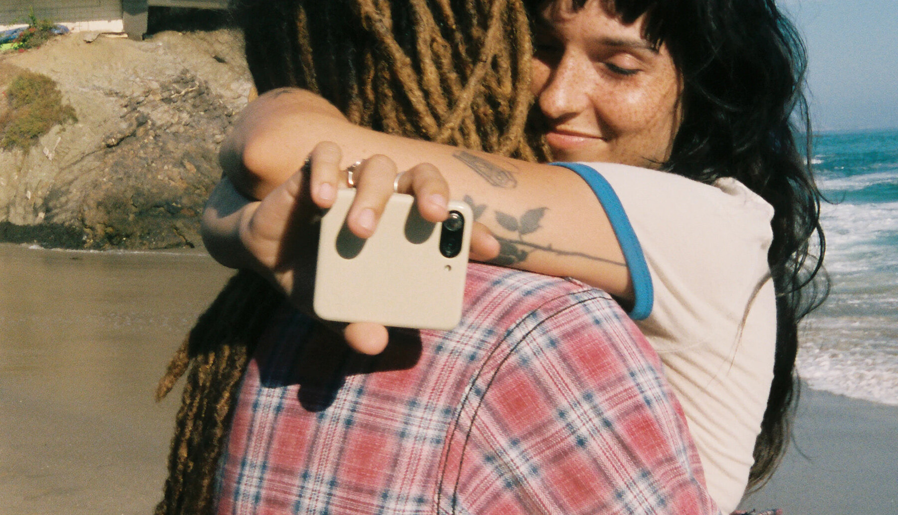 meadow-smartphone-essentials-designboom-08a