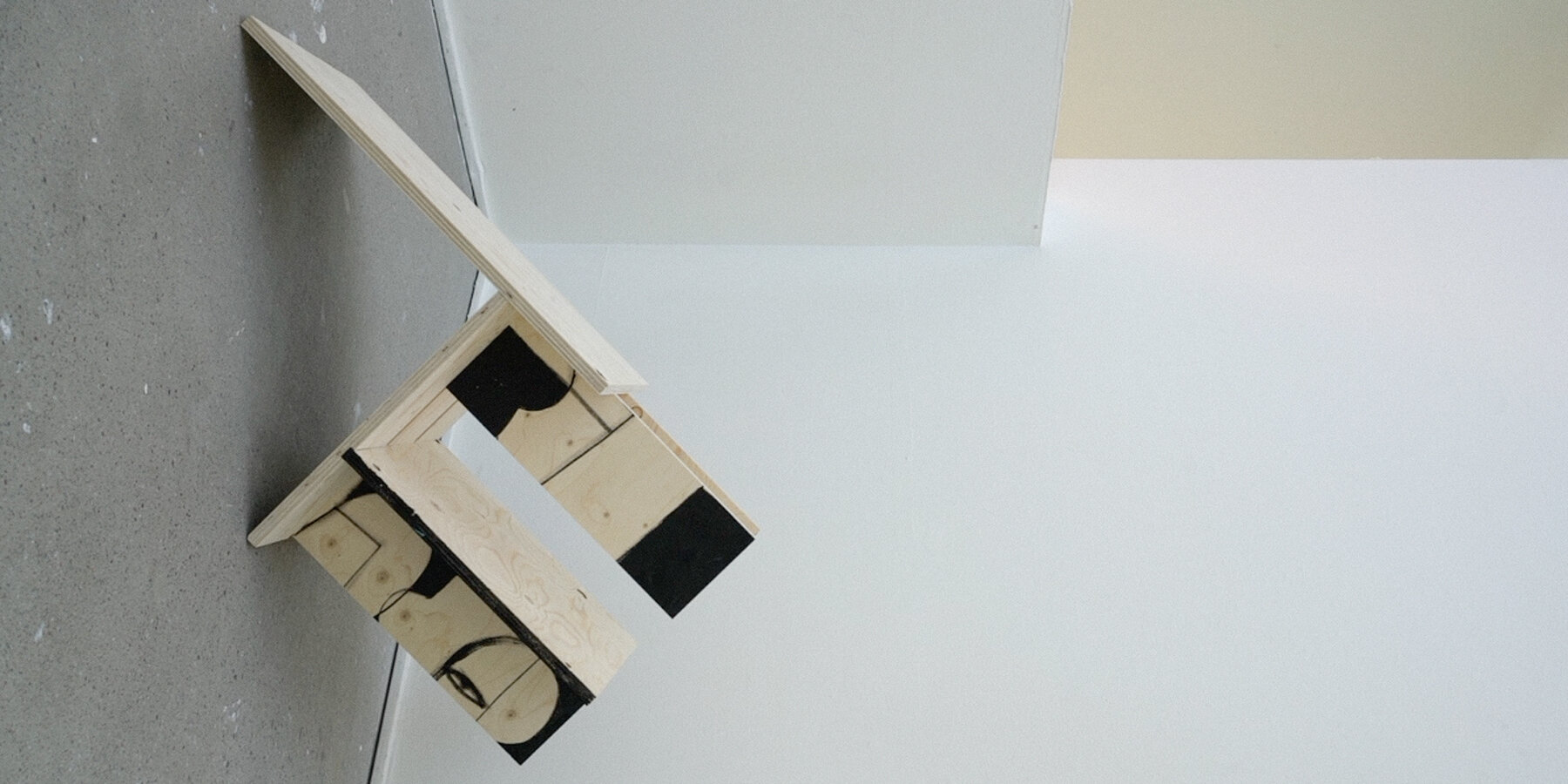 motsprak-peytil-eitil-arbenz-thoren-painting-plywood-chair-designboom-1800-2