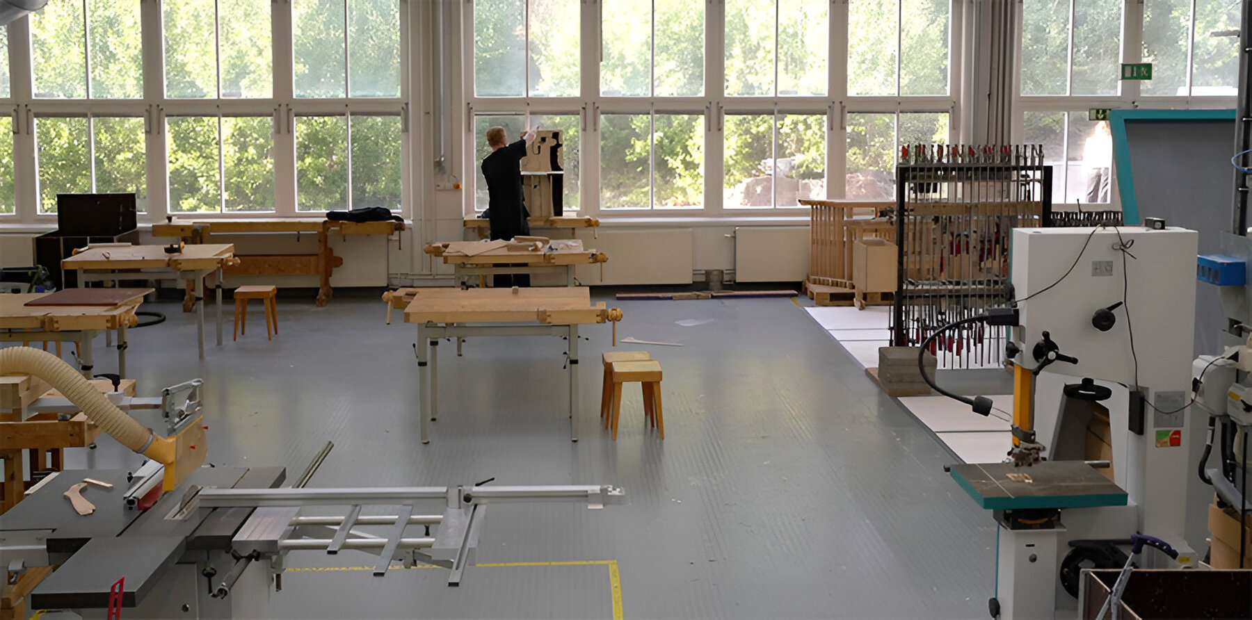 motsprak-peytil-eitil-arbenz-thoren-painting-plywood-chair-designboom-1800-4