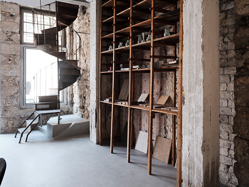 MPNYC turns former port warehouse into adaptable cultural space in piraeus - 6