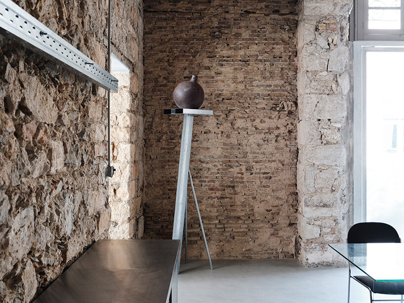 MPNYC turns former port warehouse into adaptable cultural space in piraeus - 1