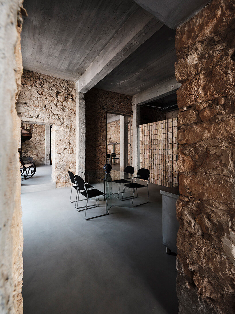 MPNYC turns former port warehouse into adaptable cultural space in piraeus - 3
