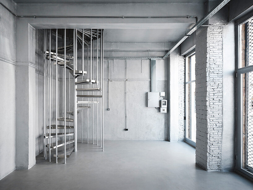 MPNYC turns former port warehouse into adaptable cultural space in piraeus - 13