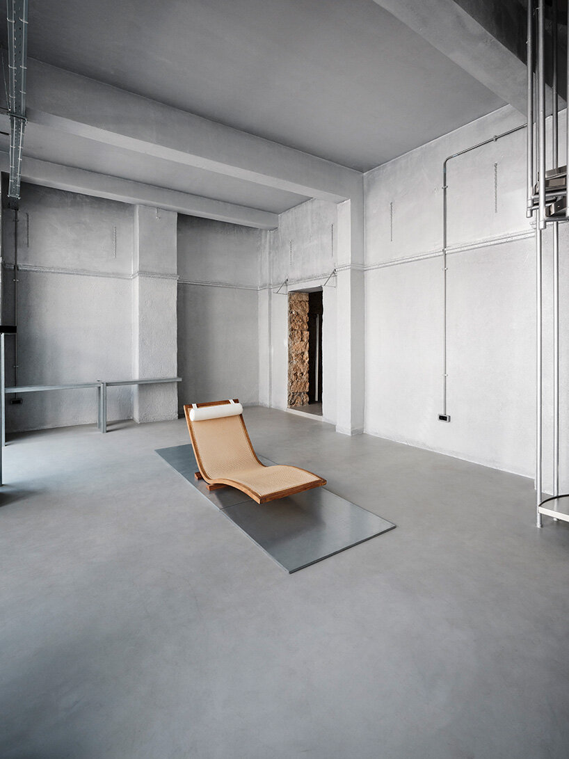 MPNYC turns former port warehouse into adaptable cultural space in piraeus - 12