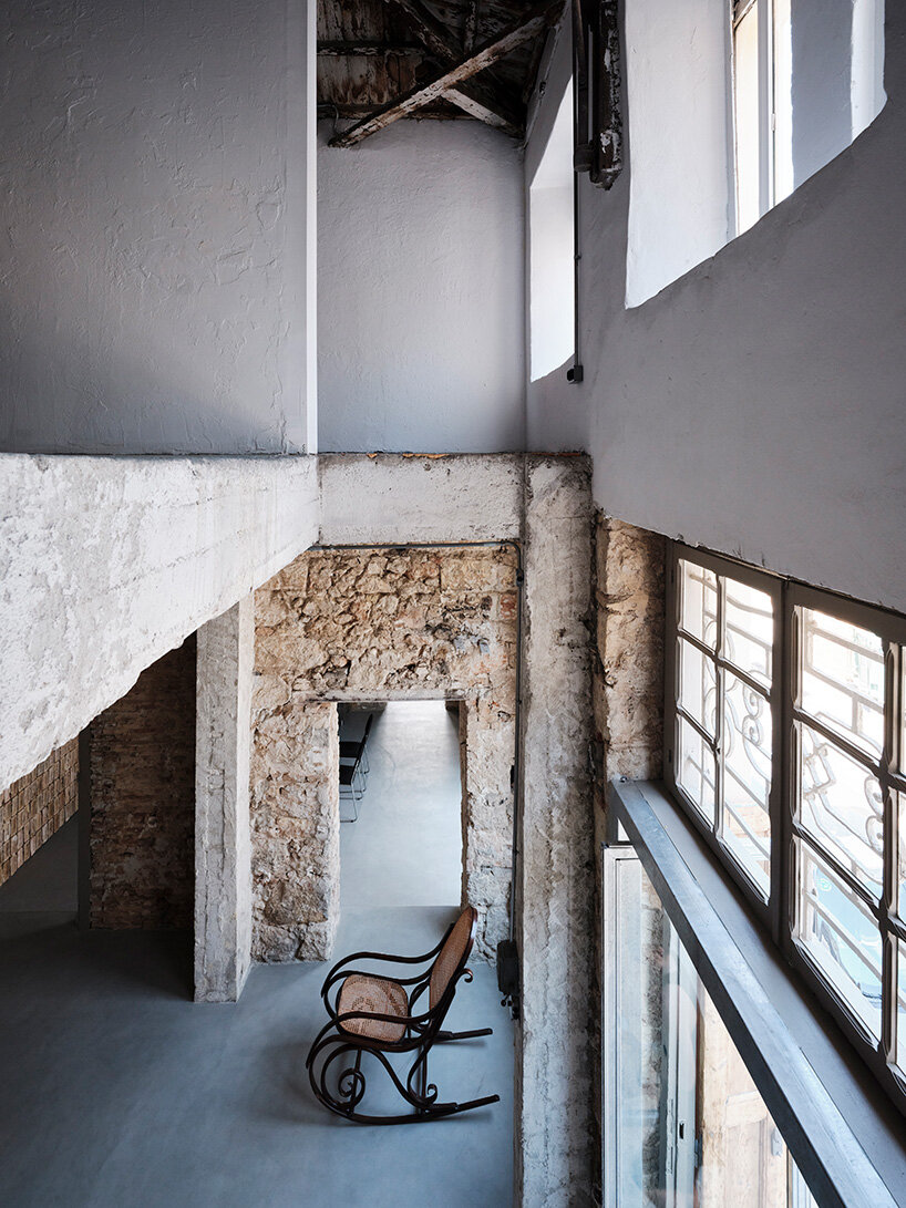 MPNYC turns former port warehouse into adaptable cultural space in piraeus - 10