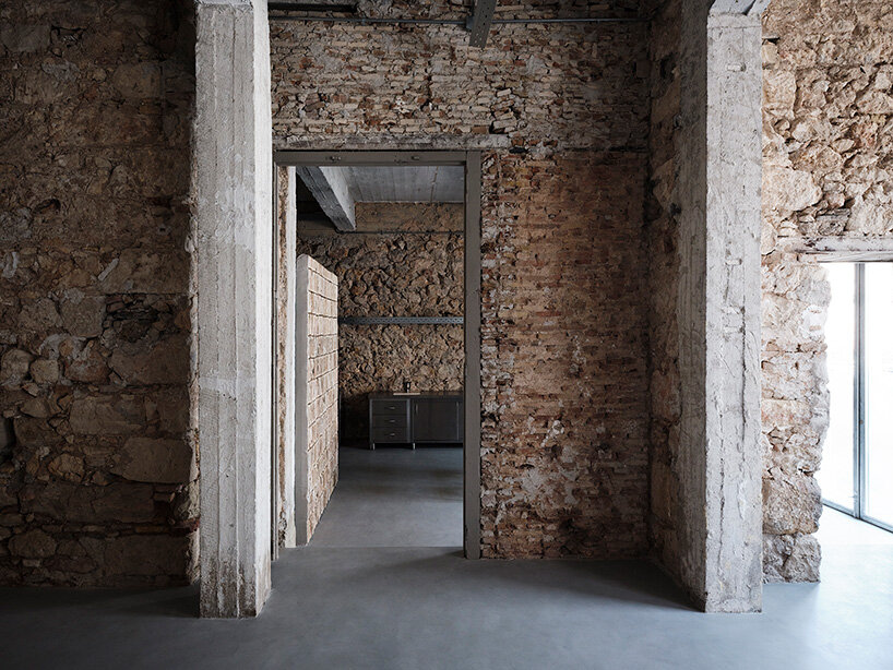 MPNYC turns former port warehouse into adaptable cultural space in piraeus - 2