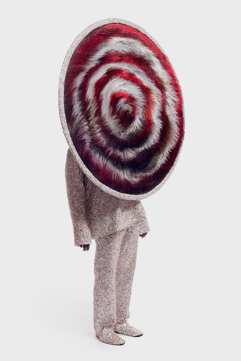 nick cave’s soundsuits bring the stage into the crowd - 13