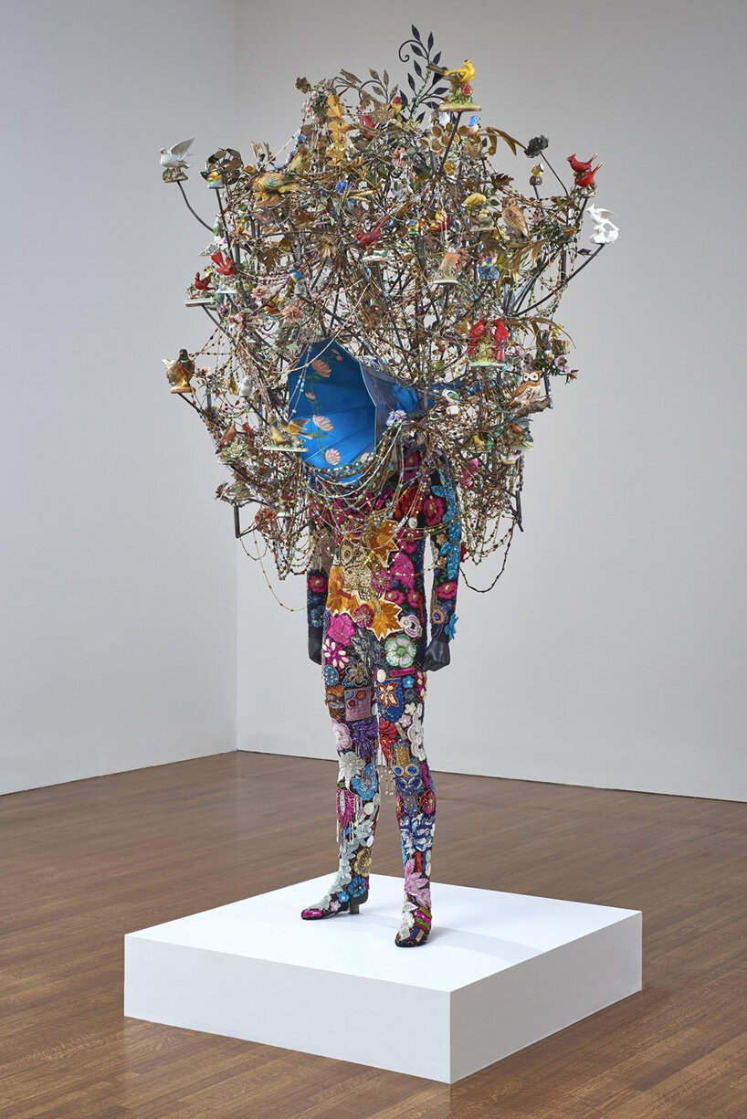 nick cave’s soundsuits bring the stage into the crowd - 10