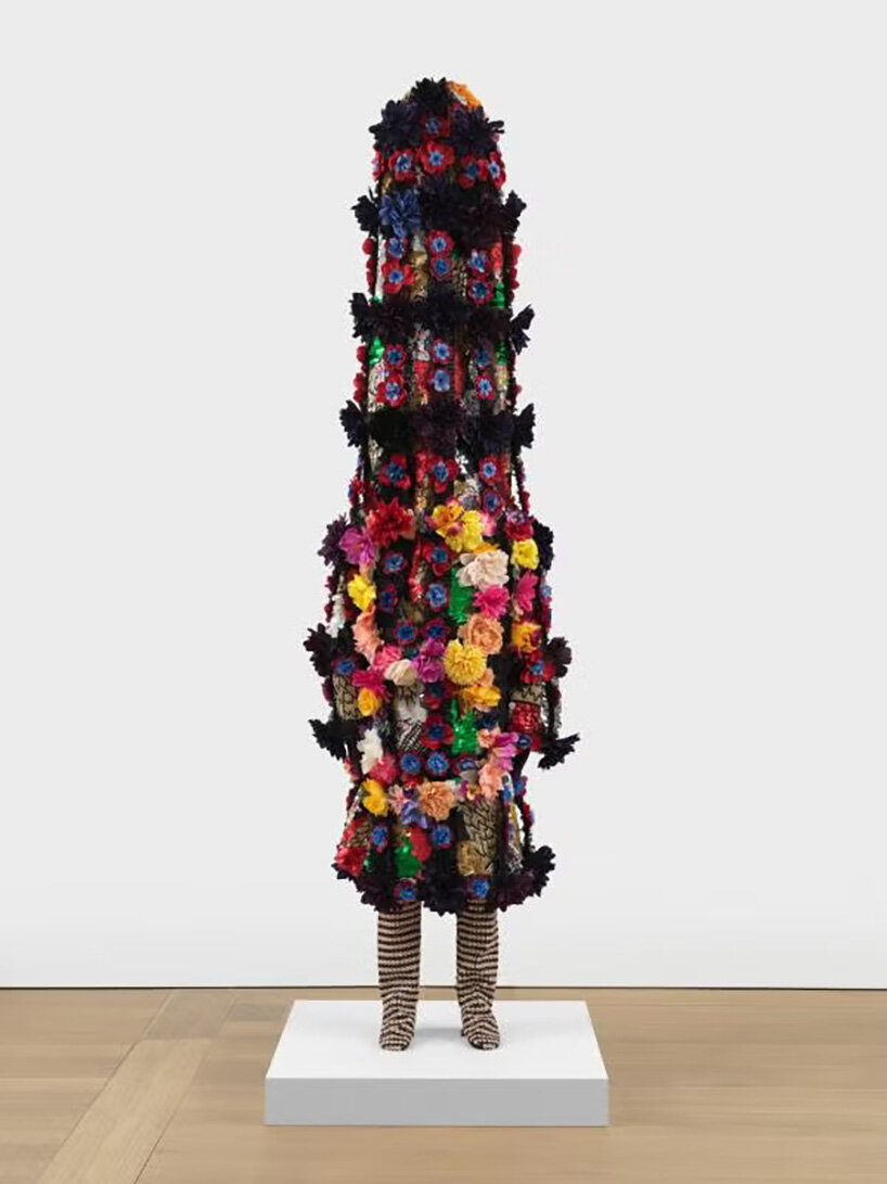 nick cave’s soundsuits bring the stage into the crowd - 8