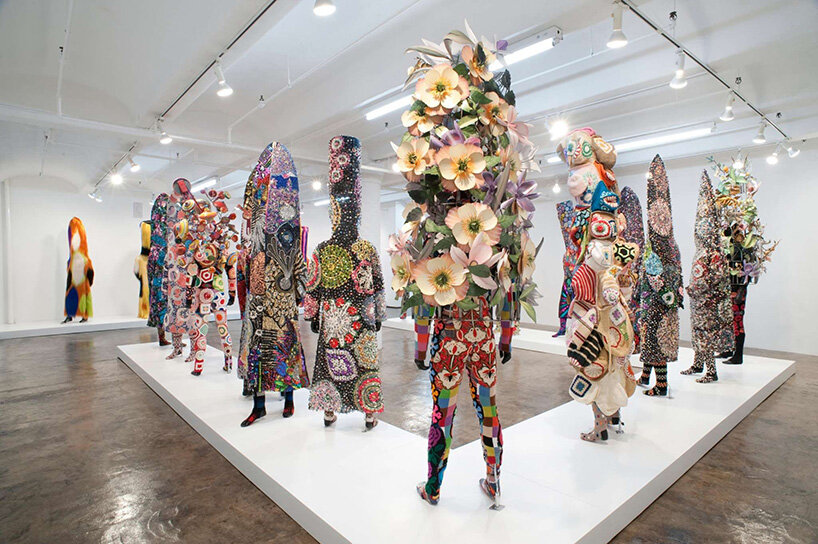 nick cave’s soundsuits bring the stage into the crowd - 7