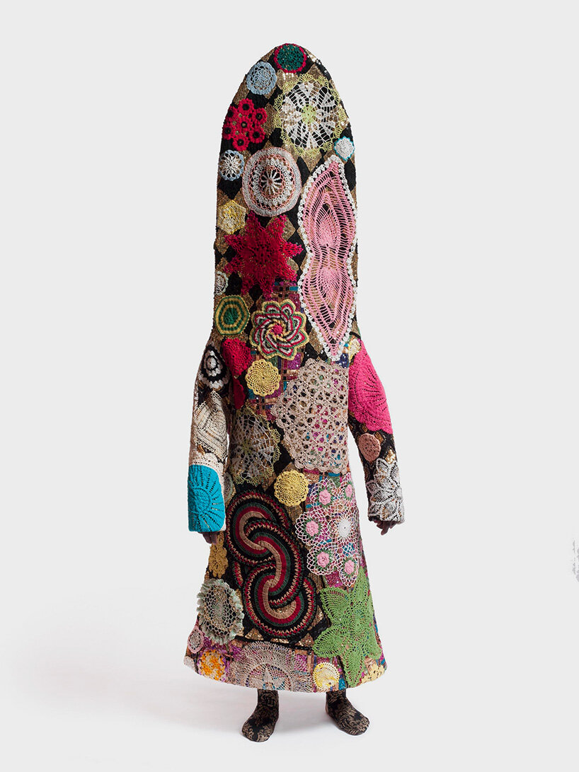 nick cave’s soundsuits bring the stage into the crowd - 14