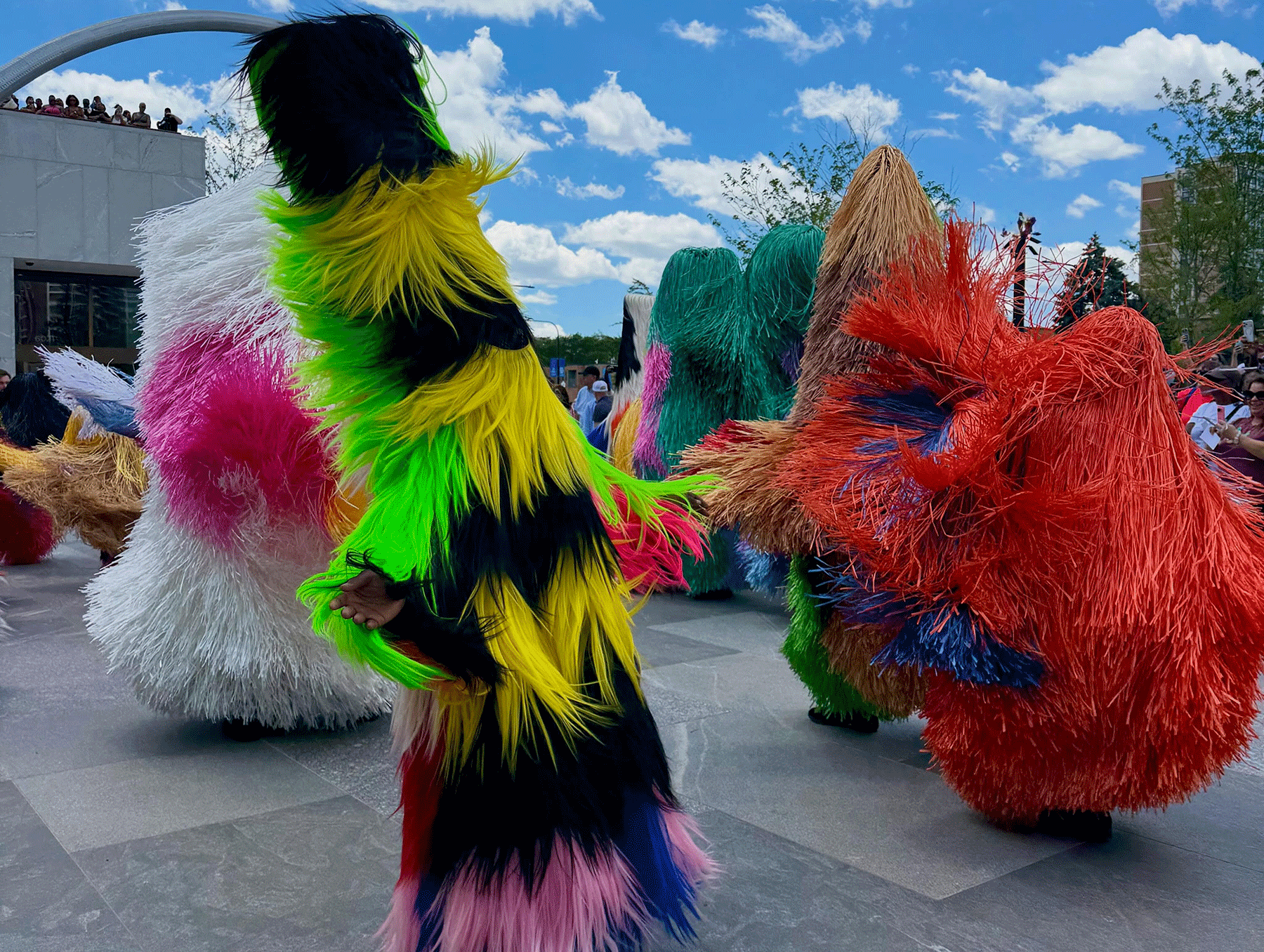 nick-caves-soundsuits-body-stage-sound-movement-identity-designboom-large02