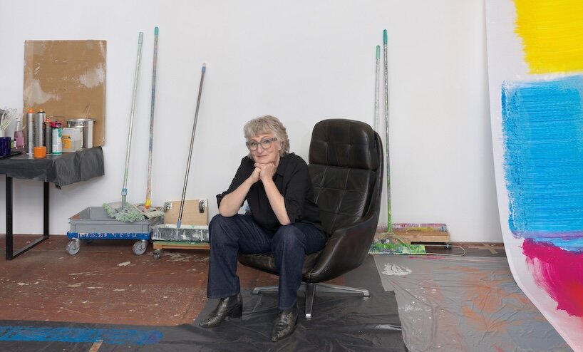 renée levi brings fluorescent painting to hayward gallery’s brutalist facade - 3