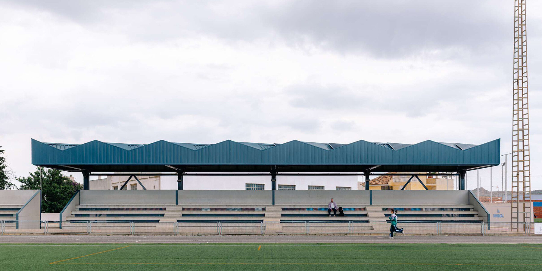 ribbed-lime-green-gateway-blue-solar-canopy-municipal-sports-center-spain-meii-estudio-designboom-1800-3