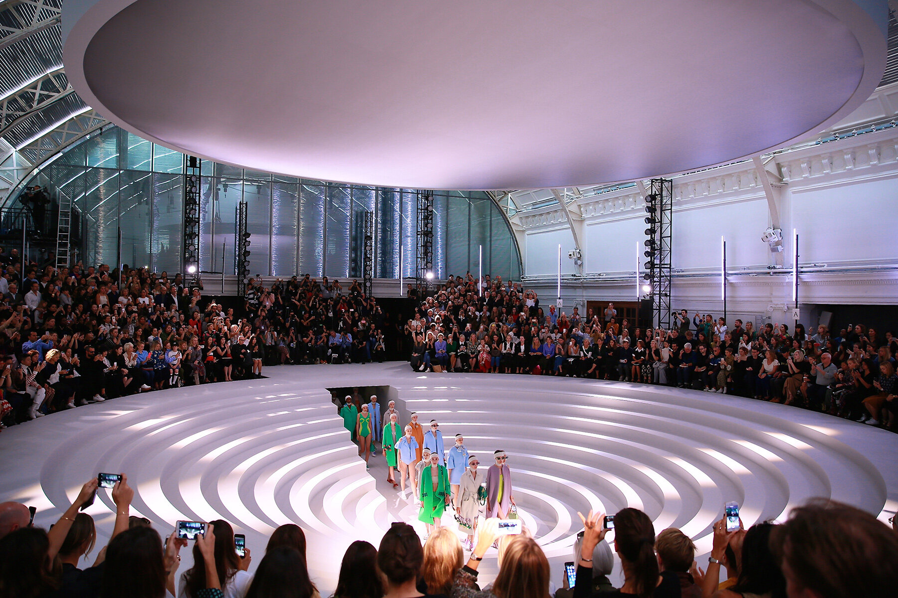 runway-set-design-spectator-spectacle-designboom-06a