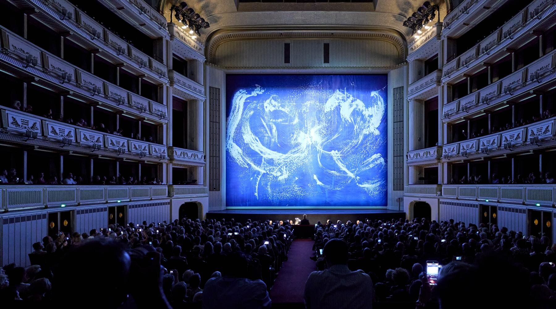 safety-curtain-designboom-fullWidth-05
