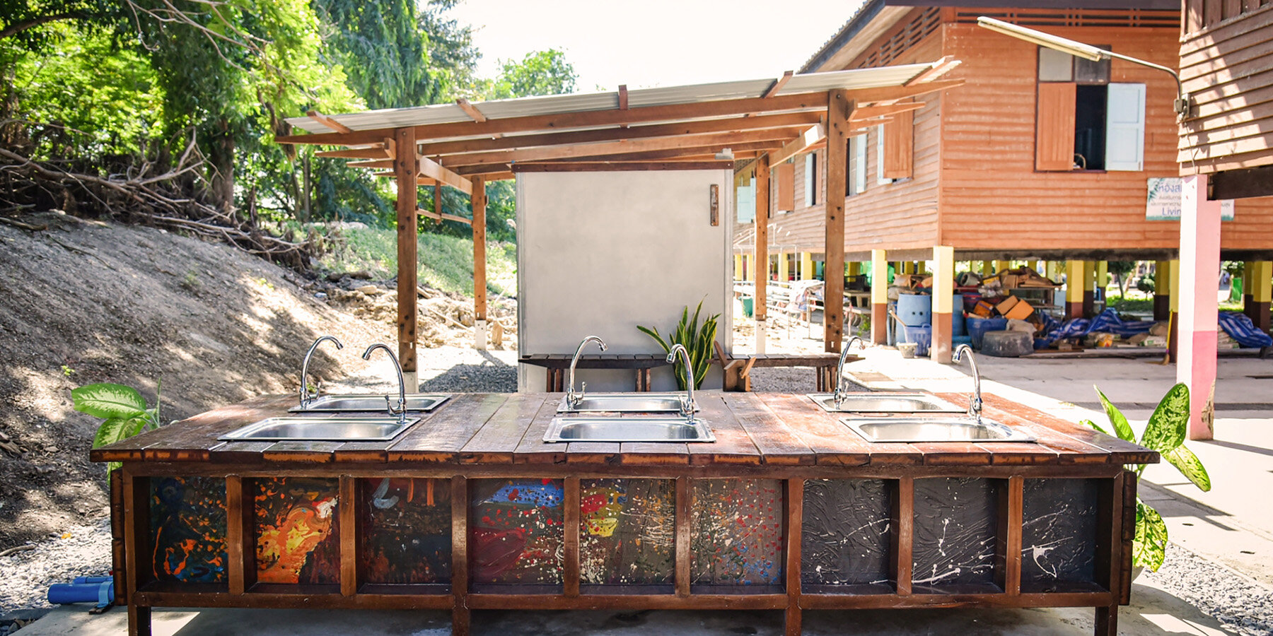 school-thailand-volunteers-toilet-designboom-1800-2