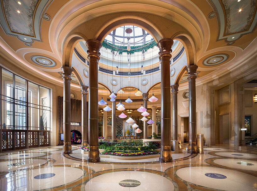 DRIFT takes its suspended garden of moving flowers to las vegas - 3