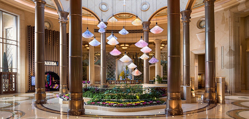 DRIFT takes its suspended garden of moving flowers to las vegas - 4