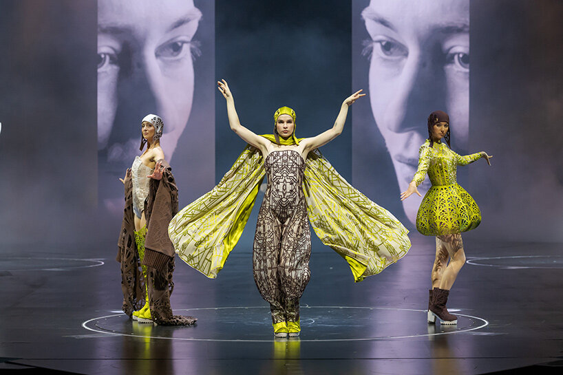 new zealand’s world of wearableart designs art around the act of being watched - 1
