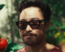 zuckoff uses bluetooth to let you know when smart glasses are nearby
