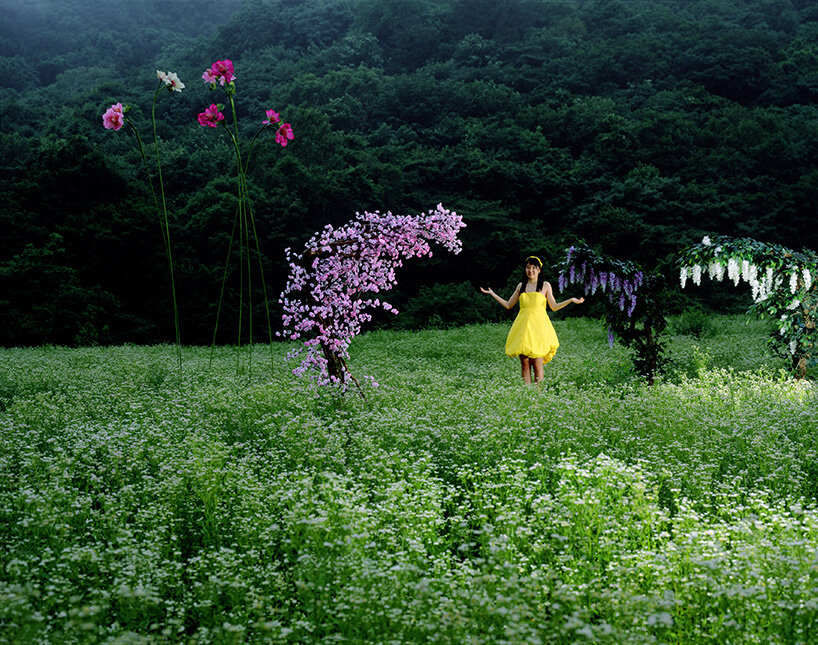 children’s illustrated worlds meet realities of seoul in yeondoo jung’s photographs - 11