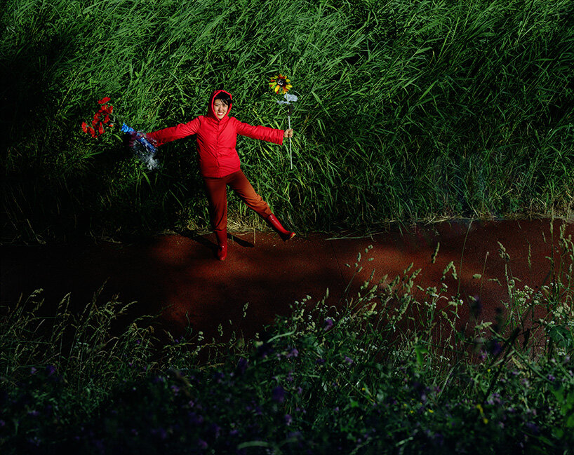 children’s illustrated worlds meet realities of seoul in yeondoo jung’s photographs - 19