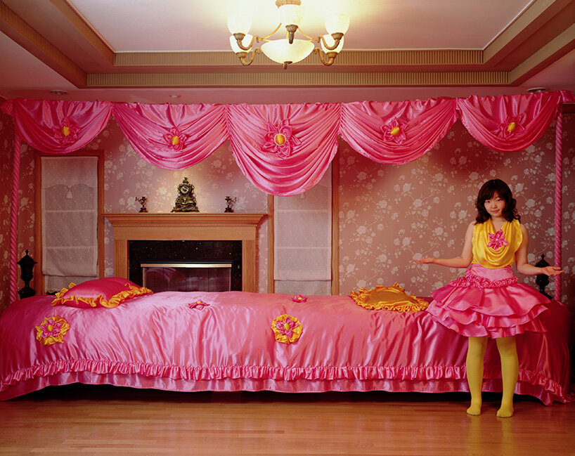 children’s illustrated worlds meet realities of seoul in yeondoo jung’s photographs - 27