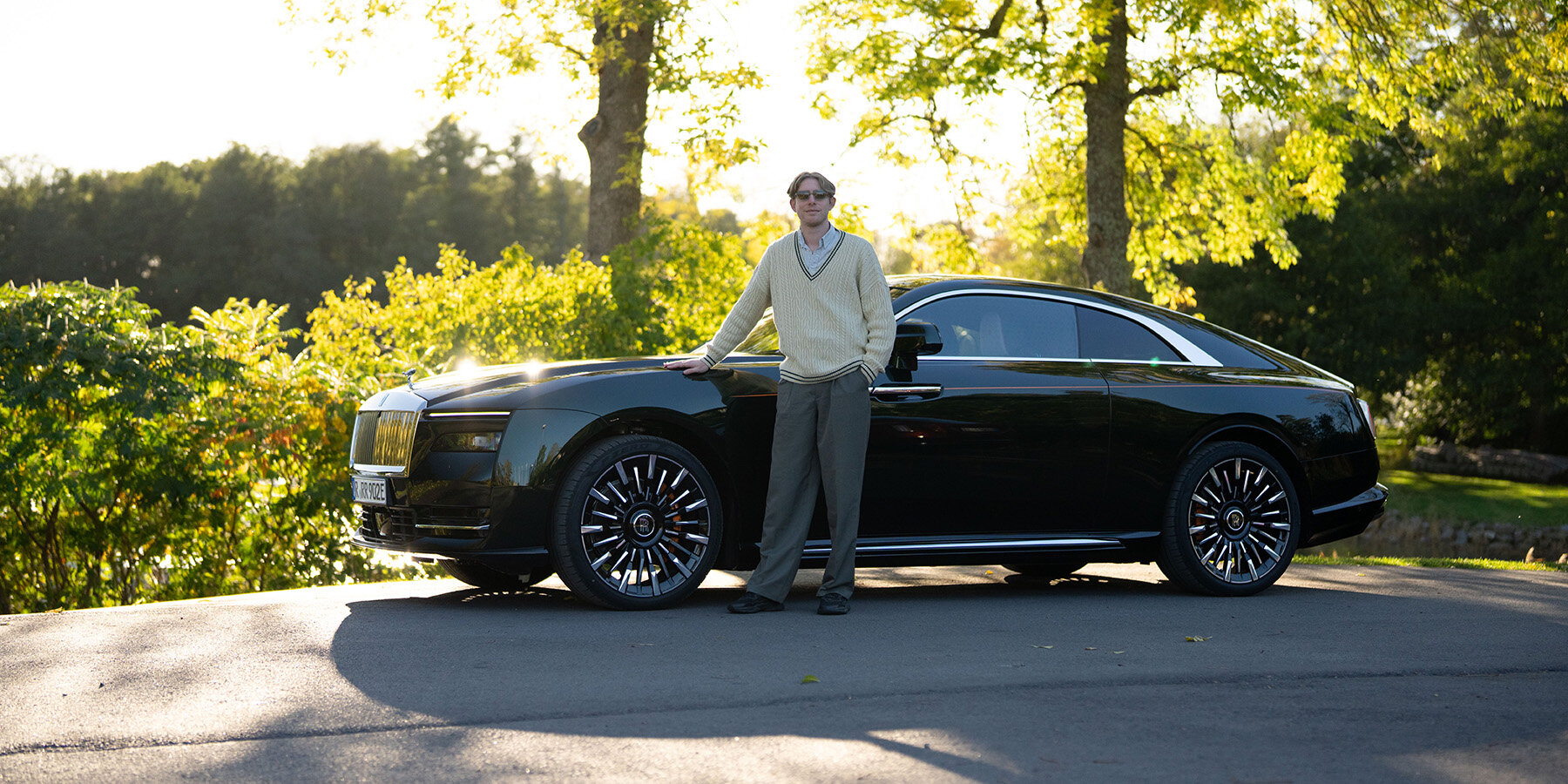 first-drive-rolls-royce-spectre-series-ii-brings-more-range-speed-and-material-craft-to-stockholm-designboom08