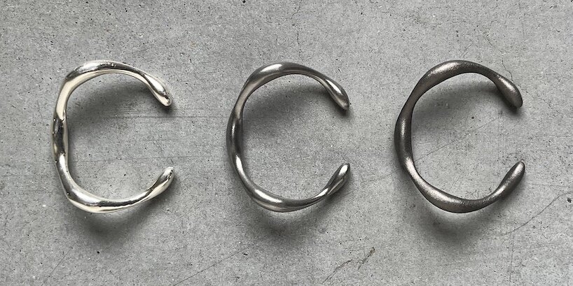 futurewave's arc silver bracelet politely tells you to put your phone down - 2