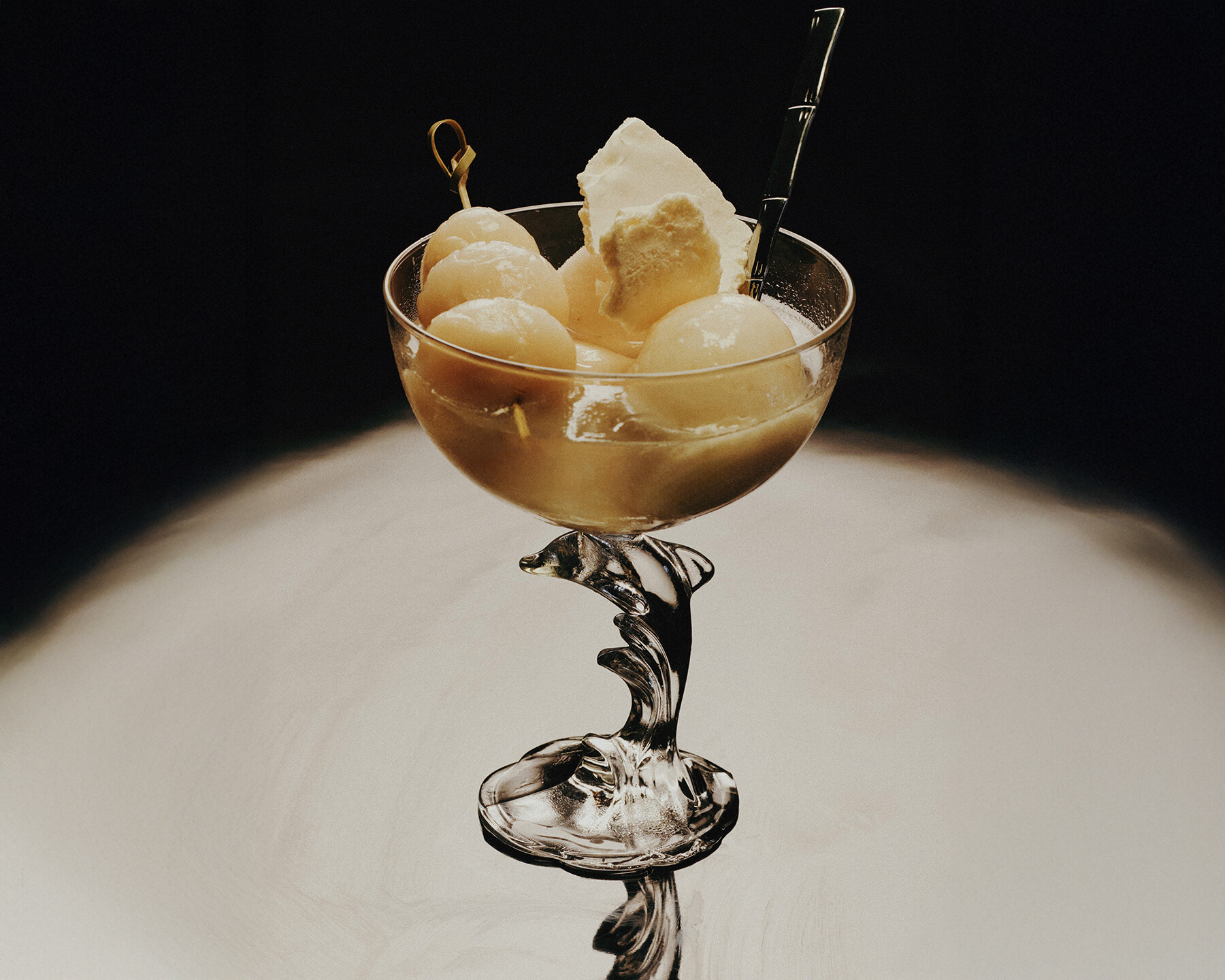 le-poisson-volant-restaurant-paris-designboom-08a