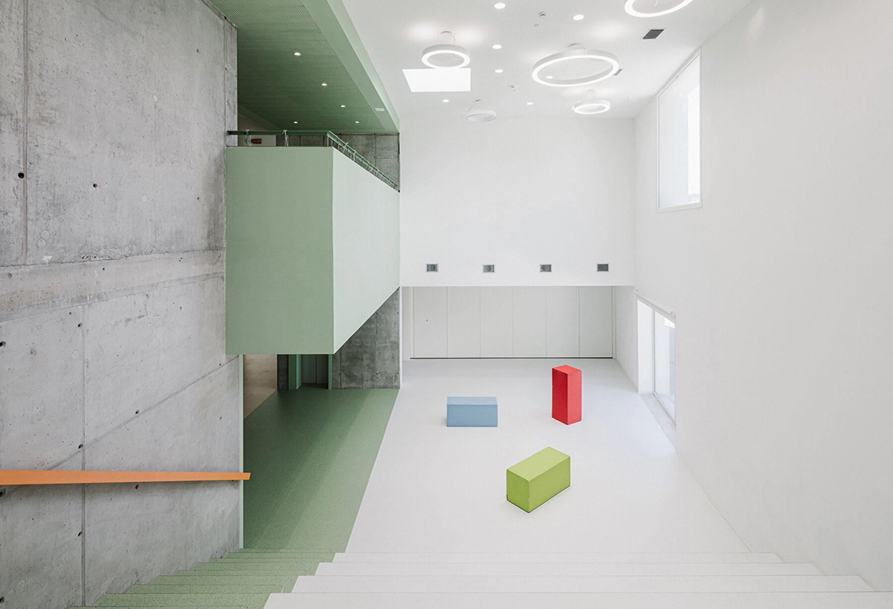 leicho-architettura-via-caravaggio-school-sinnai-sardinia-designboom-1800-3