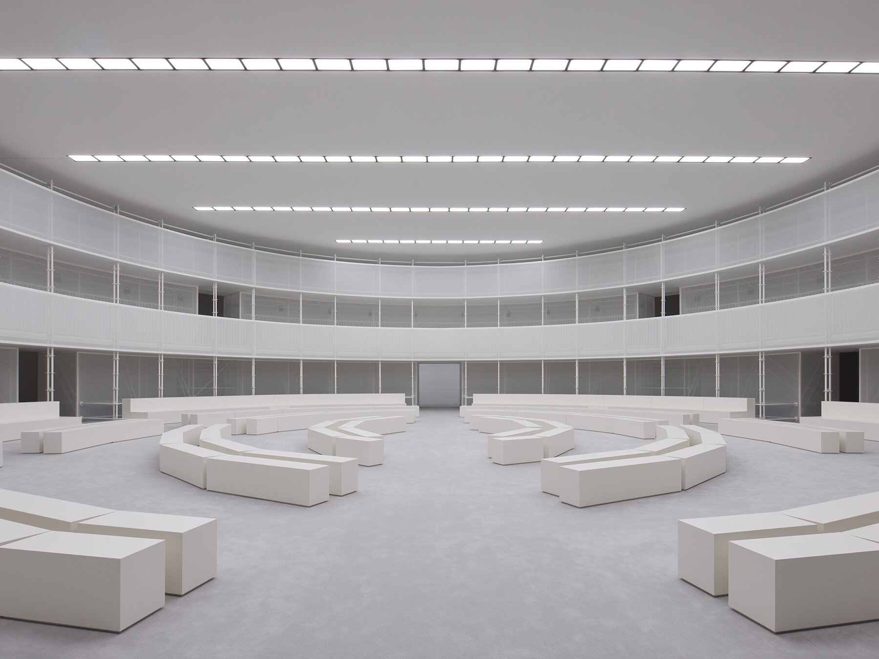 loewe-women-ss27-casper-mueller-kneer-architects-designboom-06a