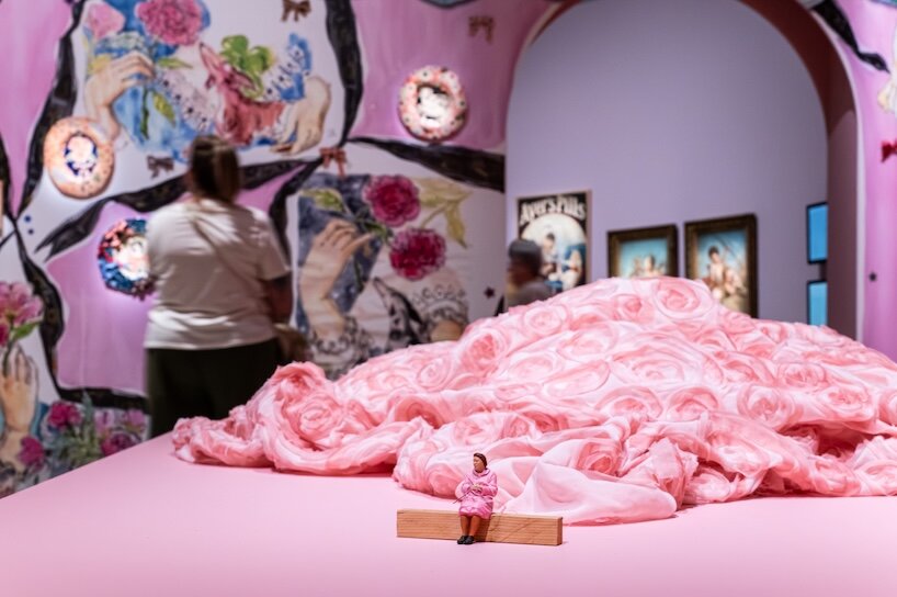 so cute! louvre-lens exhibition unpacks the art of happiness from ancient times until today - 2