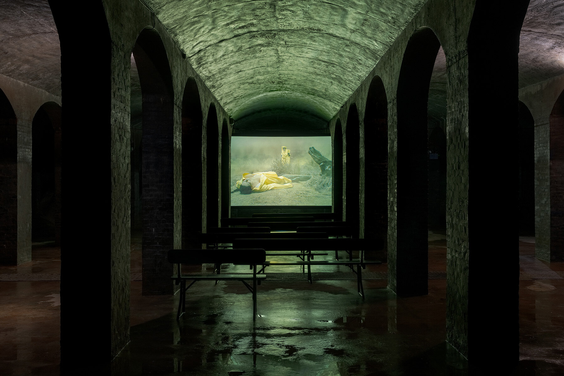 marina-abramovic-seven-deaths-cisterne-copenhagen-designboom-08a