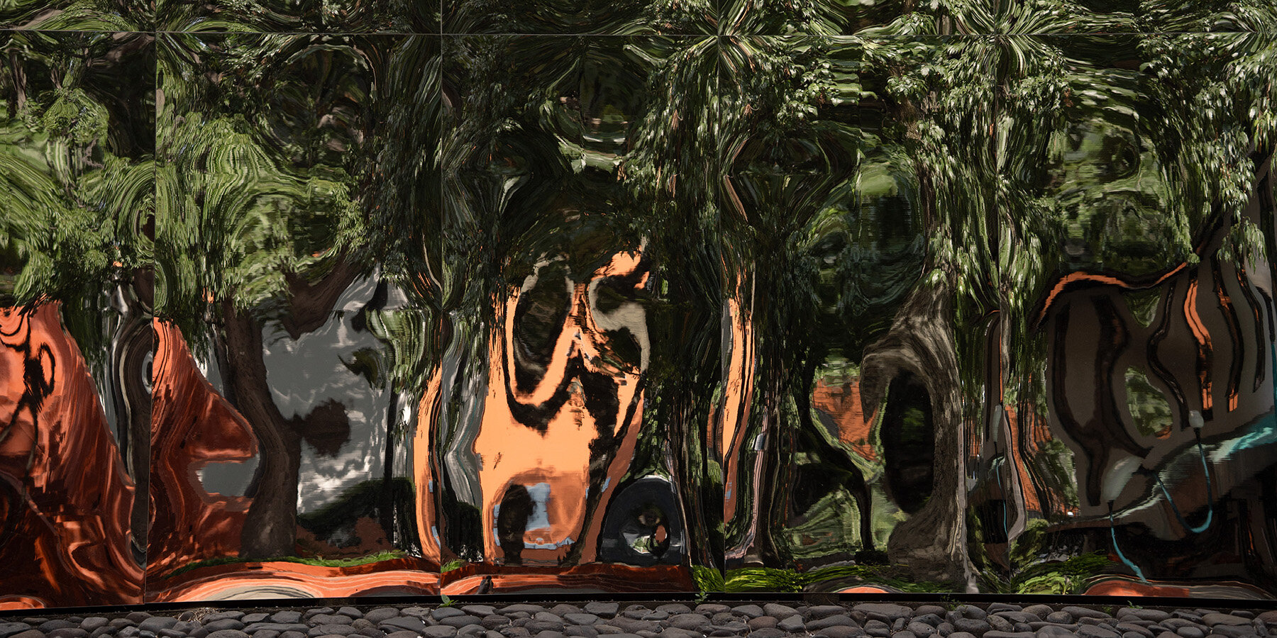 mirrored-acrylic-skin-cube-pavilion-surroundings-mexico-errre-taller-designboom-1800-3