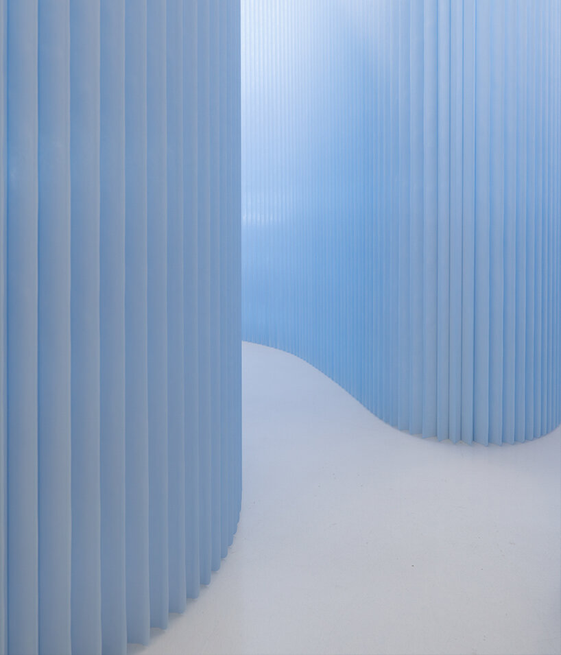 softwall by molo translates nature-inspired blues into a flexible, light-responsive paper partition system - 6
