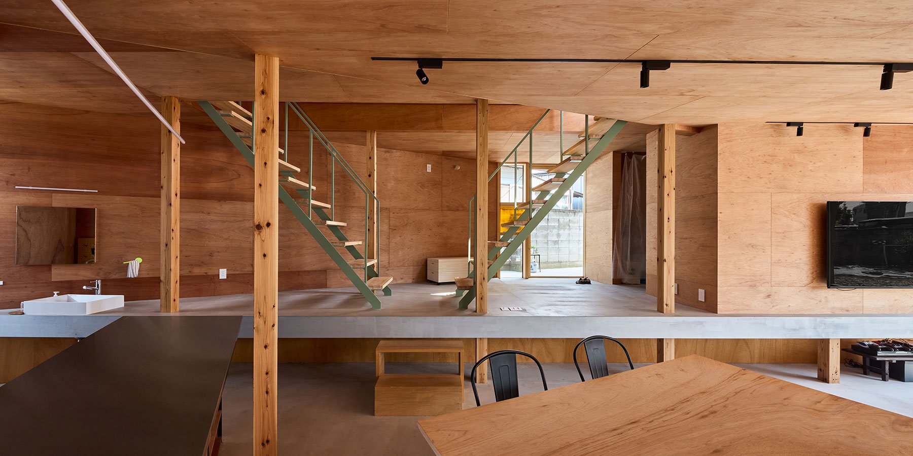 planted-roof-garden-tato-architects-timber-house-mibu-japan-designboom-1800-3