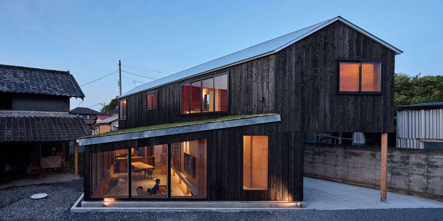 planted-roof-garden-tato-architects-timber-house-mibu-japan-designboom-1800-4