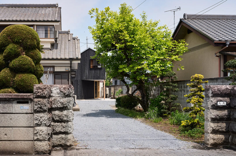 planted roof extends garden over tato architects’ timber house in mibu, japan - 1
