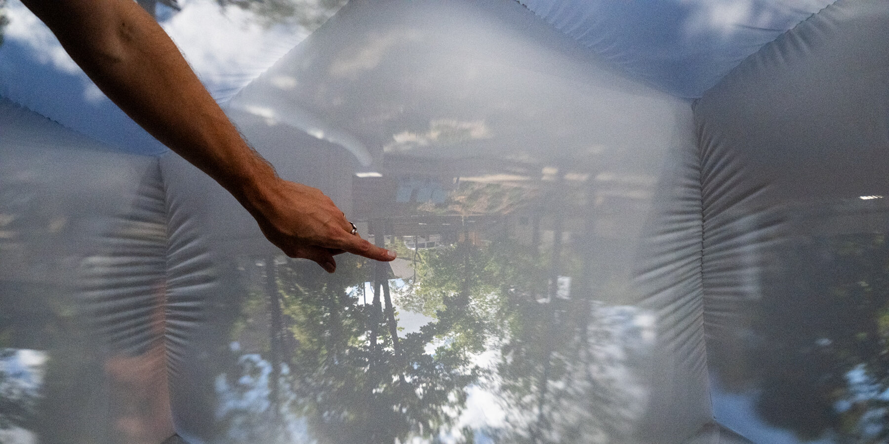 pneuhaus-compound-camera-no-3-inflatable-pavilion-designboom-1800-2