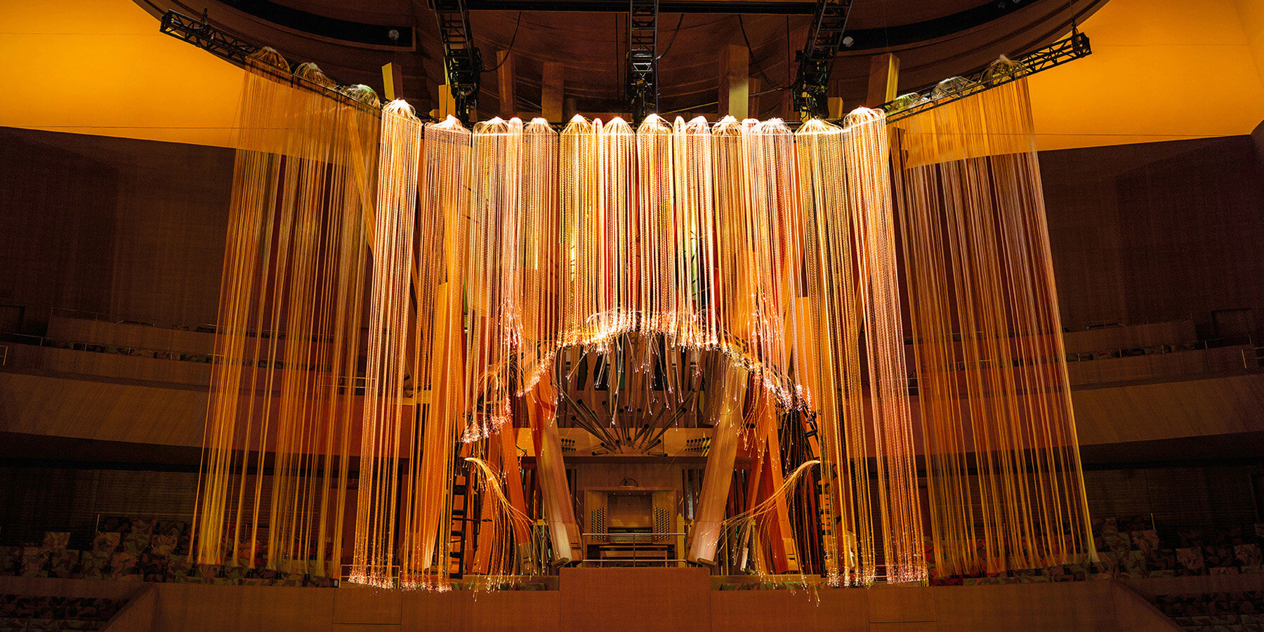 radiance-light-sculpture-installation-grimanesa-amoros-la-philharmonic-walt-disney-concert-hall-designboom-1800-3